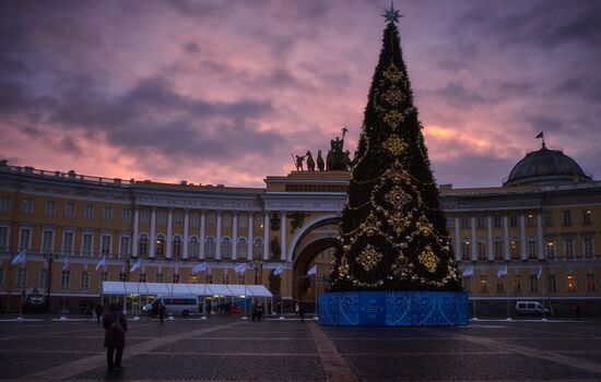 Предновогоднее украшение Санкт-Петербурга