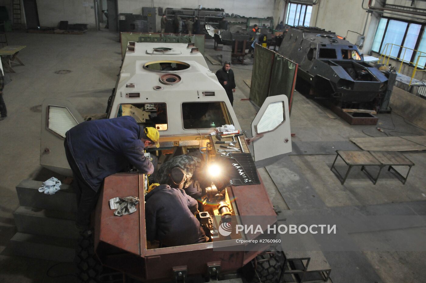 Изготовление бронетранспортеров "Дозор - Б" на Львовском бронетанковом заводе