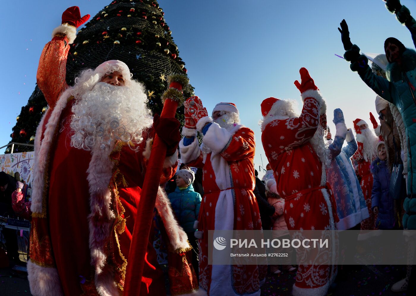 Парад Дедов Морозов во Владивостоке