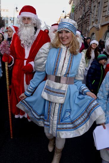Парад Дедов Морозов во Владивостоке