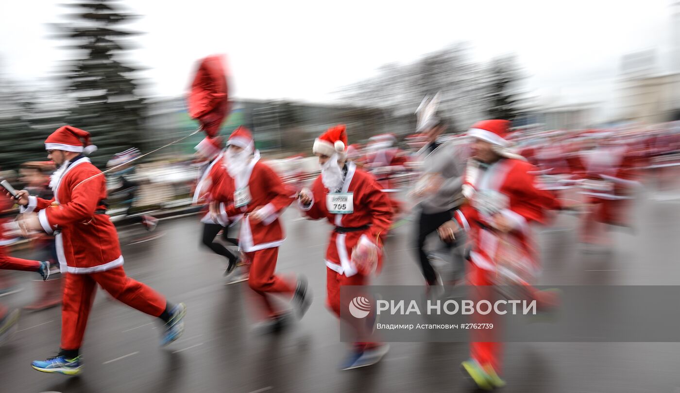 Благотворительный забег Дедов Морозов "Happy Run" на ВДНХ