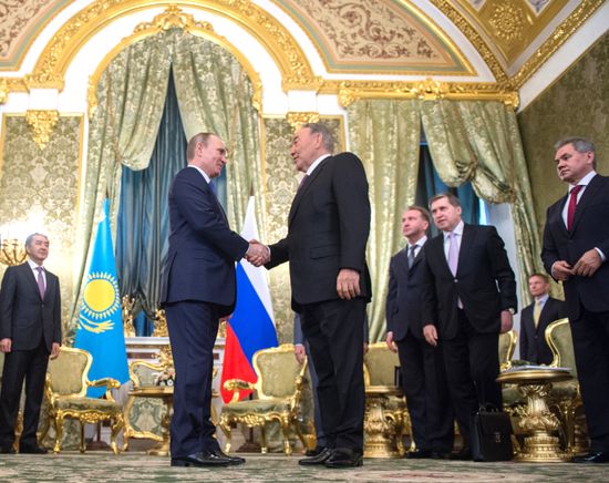 Президент РФ В. Путин принимает участие в саммитах ОДКБ и ВЕЭС в Москве