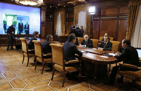 Премьер РФ Д. Медведев дал старт солнечным электростанциям в Орске и Абакане