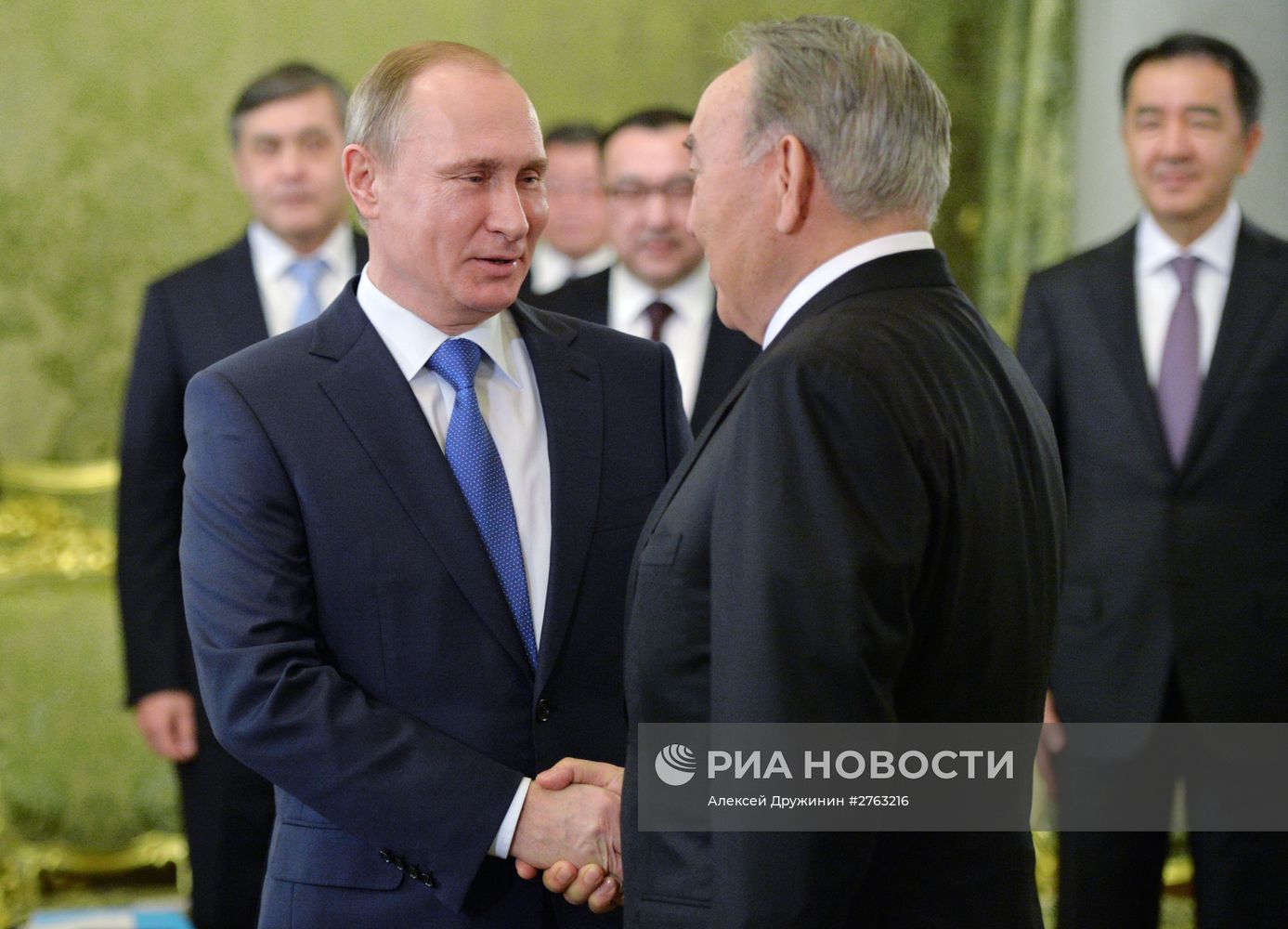 Президент РФ В. Путин принимает участие в саммитах ОДКБ и ВЕЭС в Москве