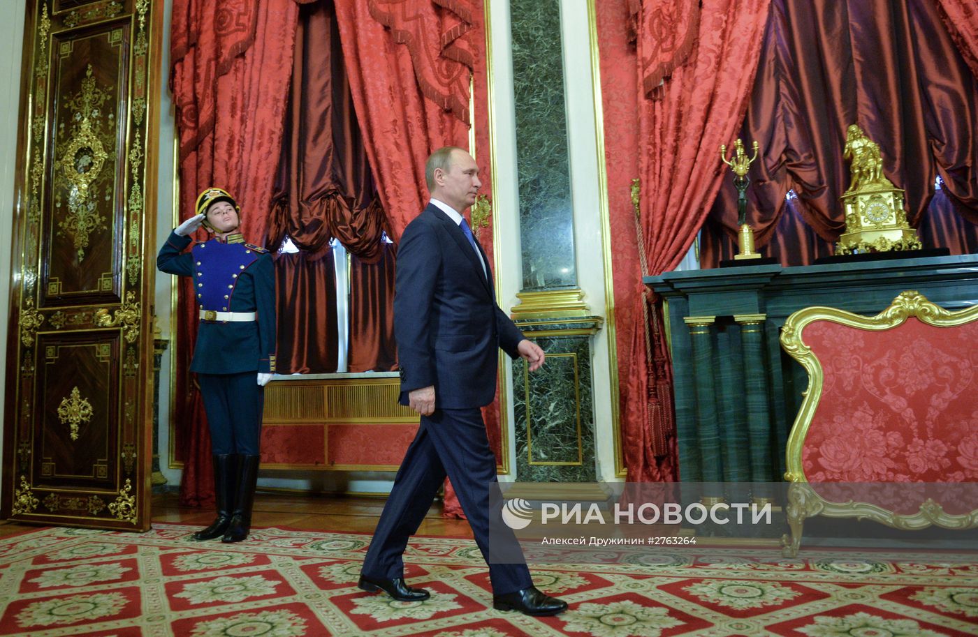 Президент РФ В. Путин принимает участие в саммитах ОДКБ и ВЕЭС в Москве