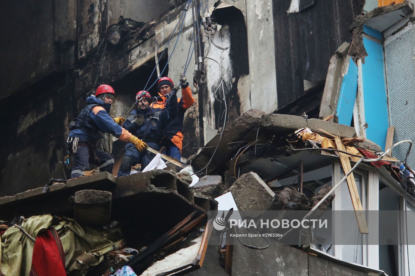 Последствия взрыва газа в жилом доме в Волгограде