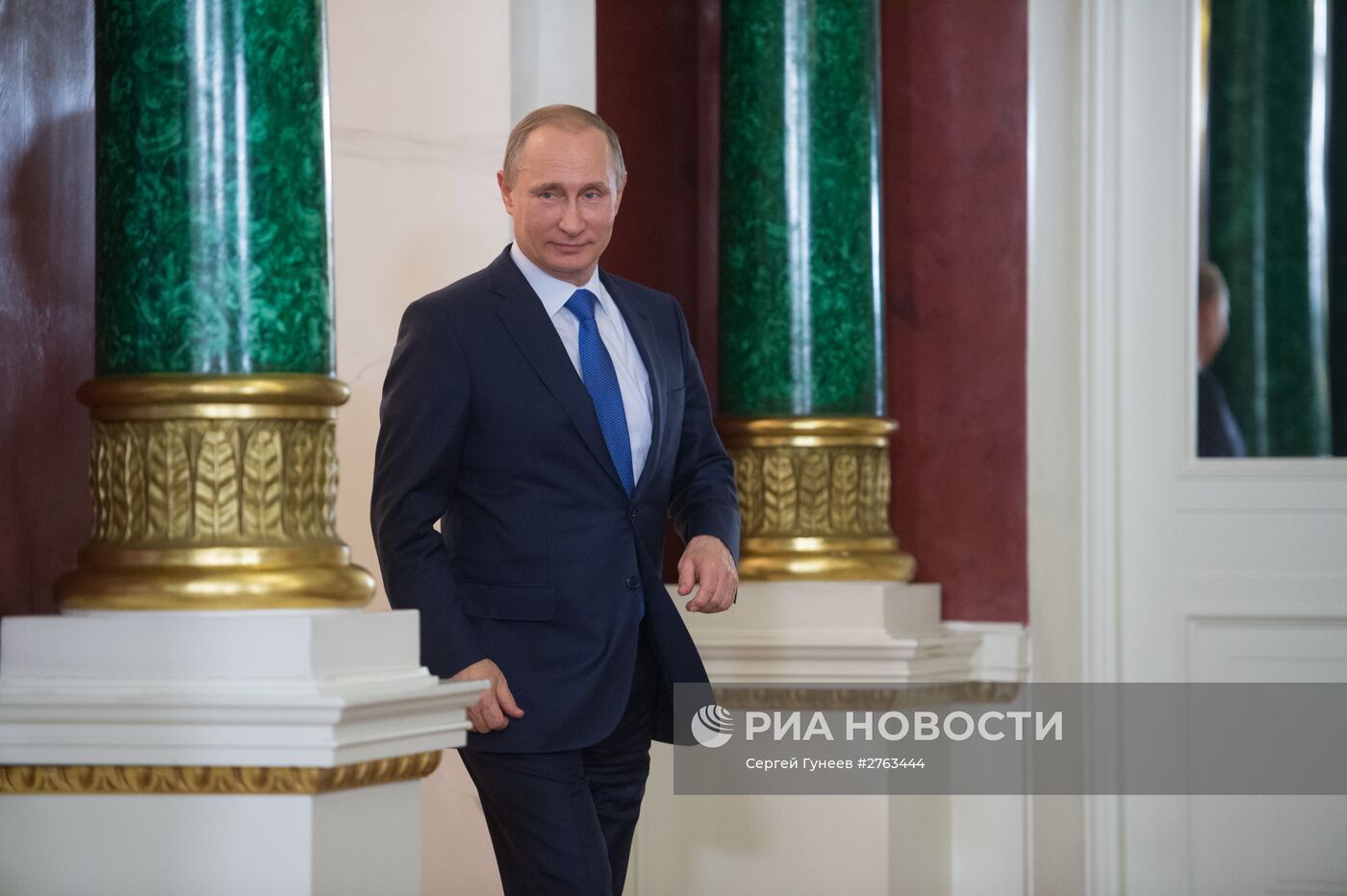 Президент РФ В. Путин принимает участие в саммитах ОДКБ и ВЕЭС в Москве