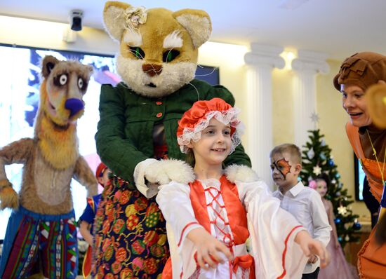 Новогодняя елка для детей с юго-востока Украины