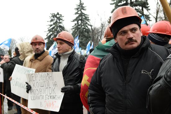 Митинг шахтеров у здания Верховной Рады Украины