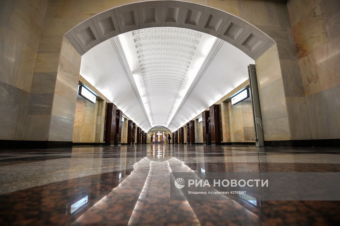 Станция Московского метрополитена "Бауманская" открылась после реконструкции