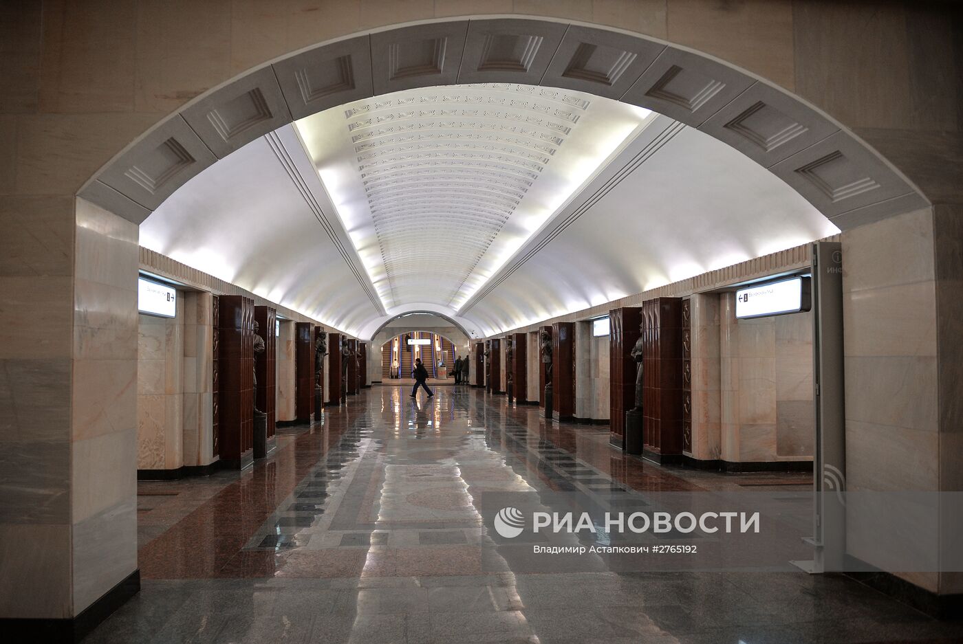 Станция Московского метрополитена "Бауманская" открылась после реконструкции