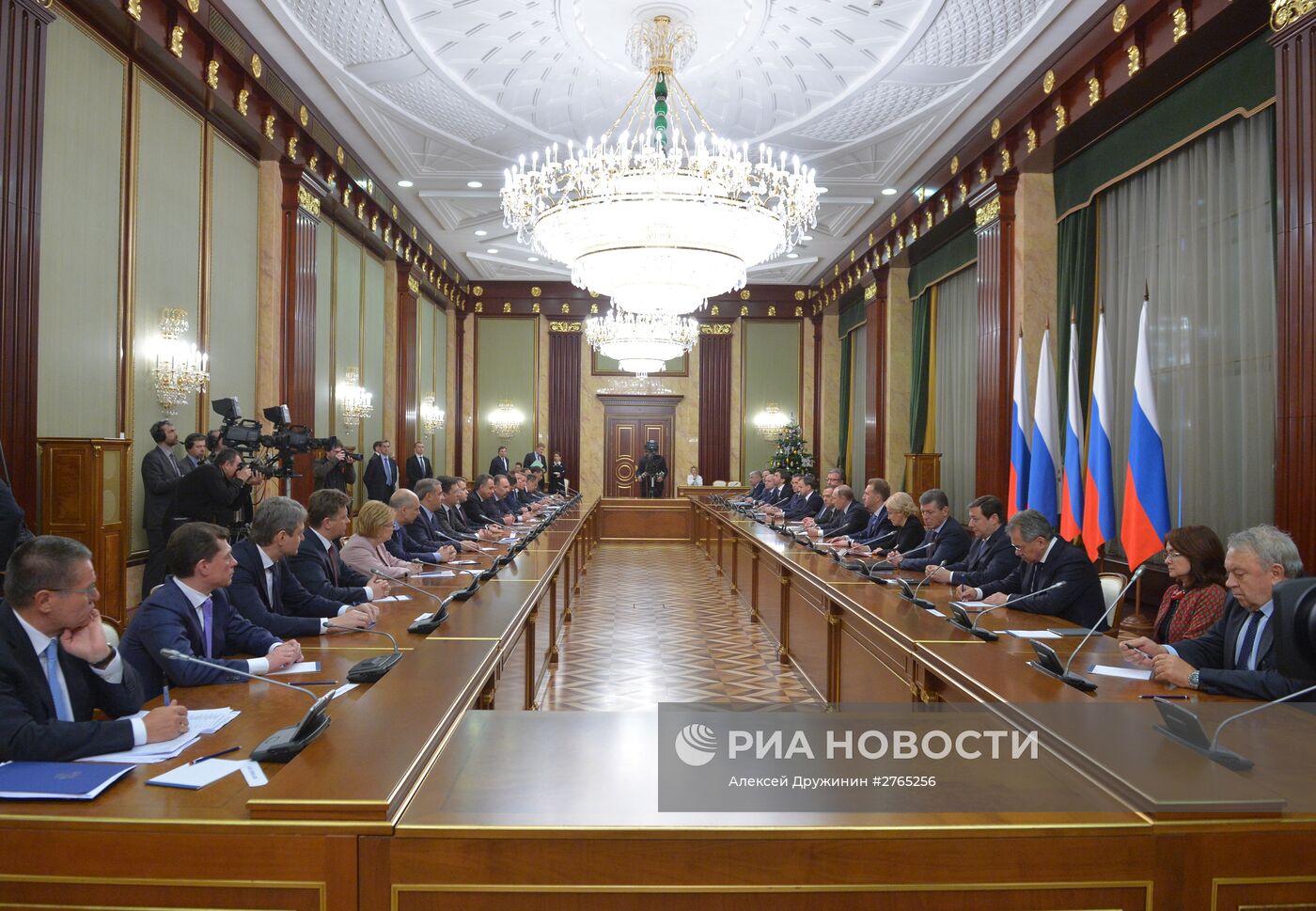 Президент РФ В. Путин провёл итоговую в 2015 году встречу с членами правительства РФ