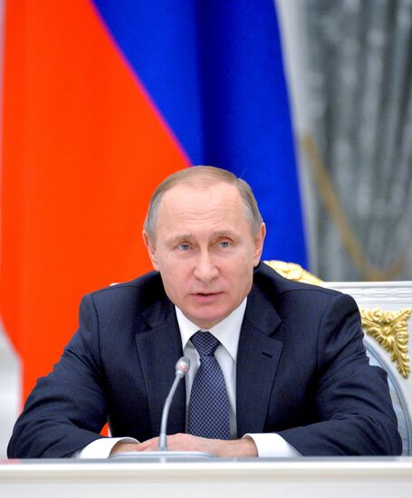 Встреча президента РФ В. Путин провел встречу с представителями российских деловых кругов