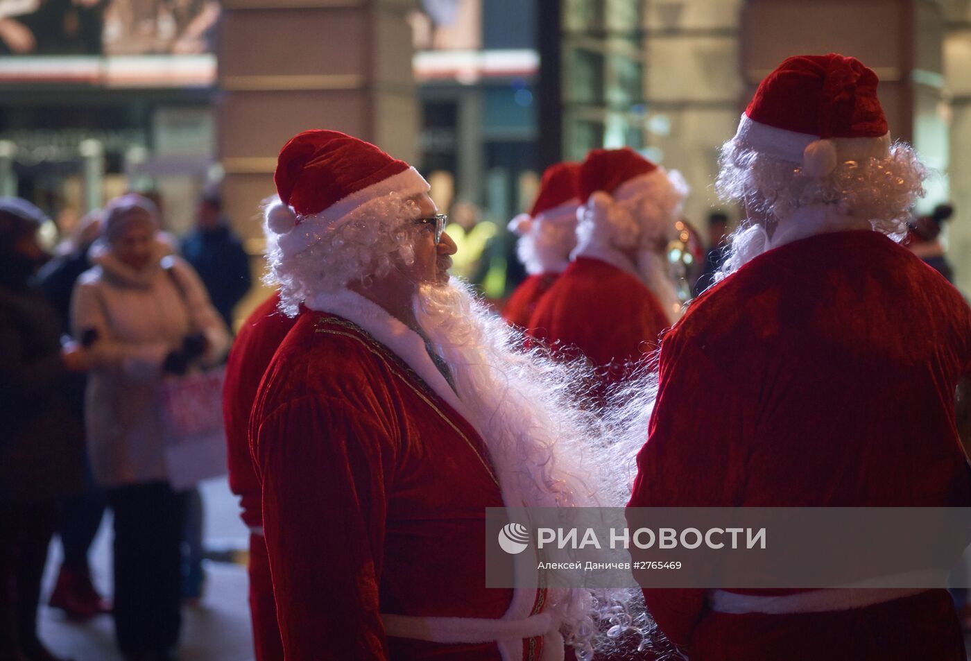 Новогодний автобус с Дедами Морозами в Санкт-Петербурге