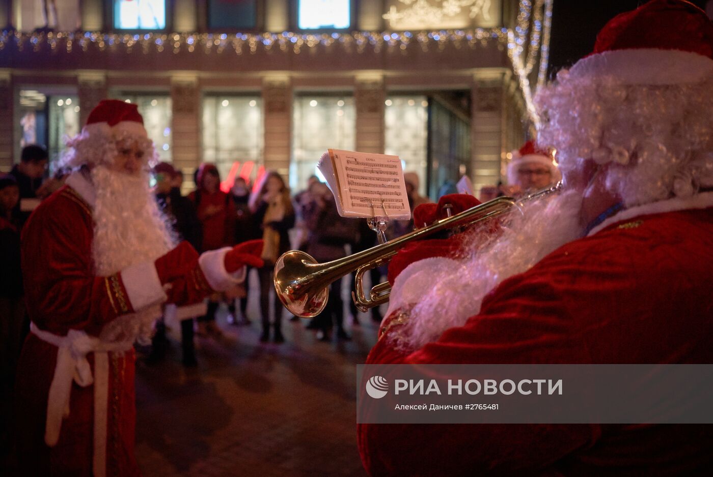 Новогодний автобус с Дедами Морозами в Санкт-Петербурге