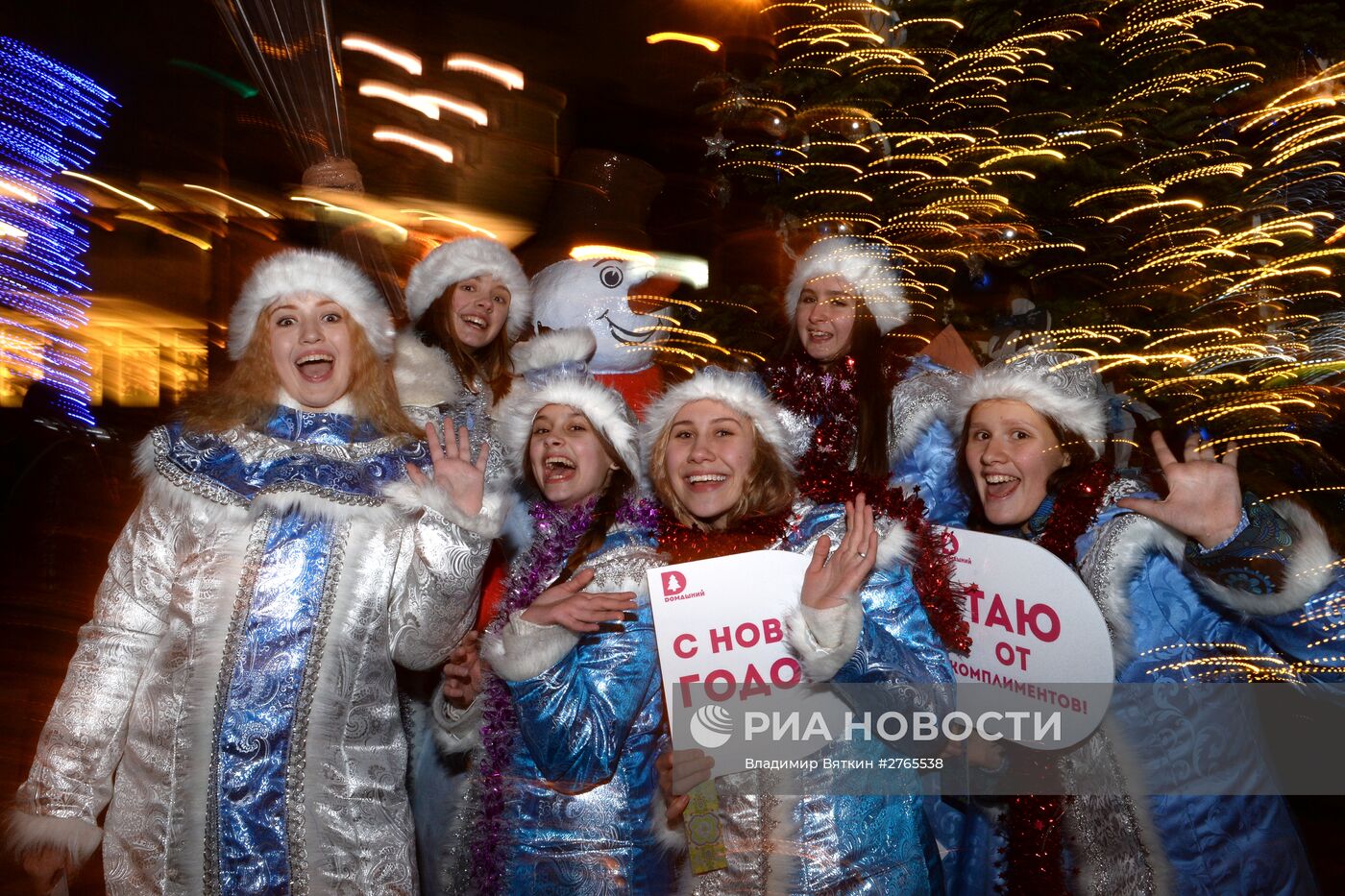 Парад Снегурочек в Москве