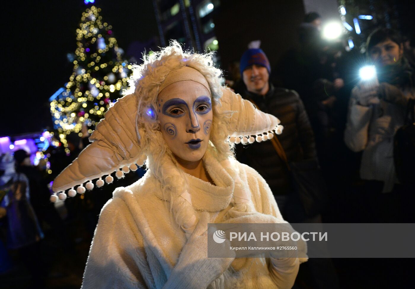 Парад Снегурочек в Москве