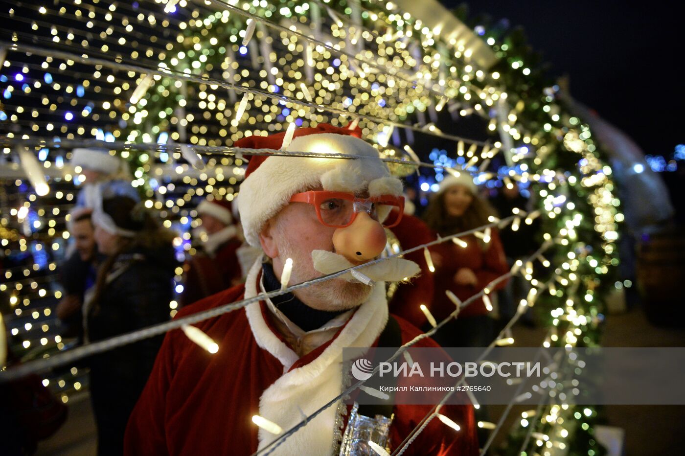 Парад Снегурочек в Москве