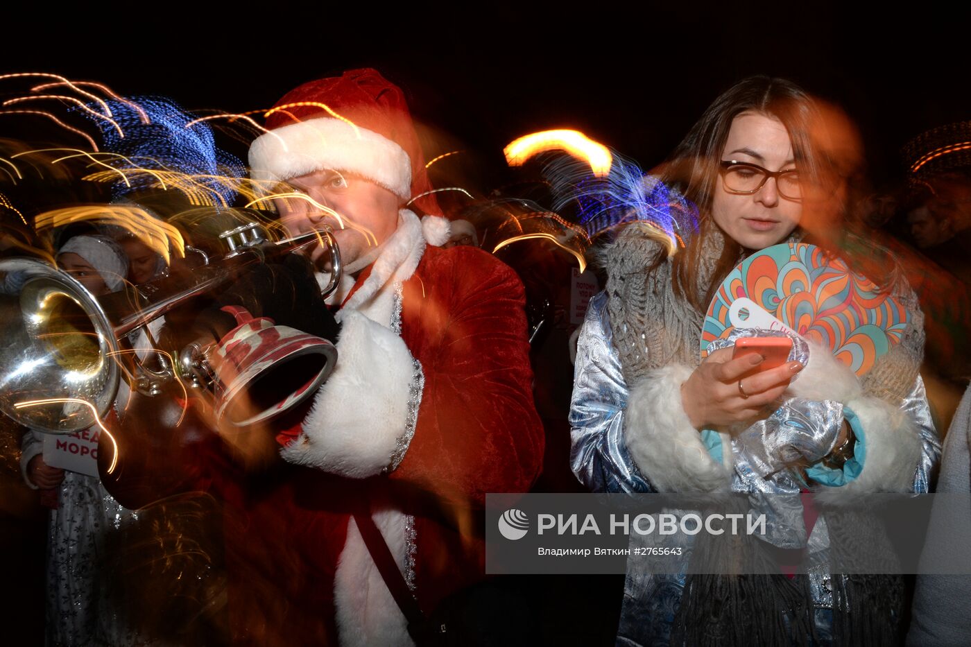 Парад Снегурочек в Москве