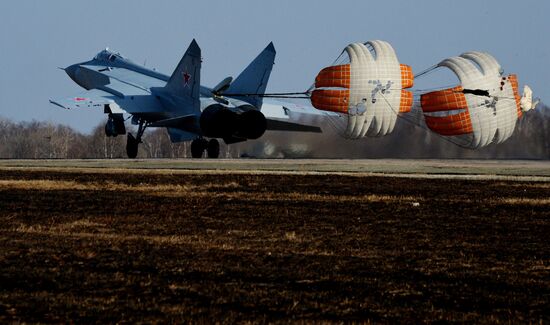 Авиаполк в Приморье получил три модернизированных самолета МиГ-31 БМ