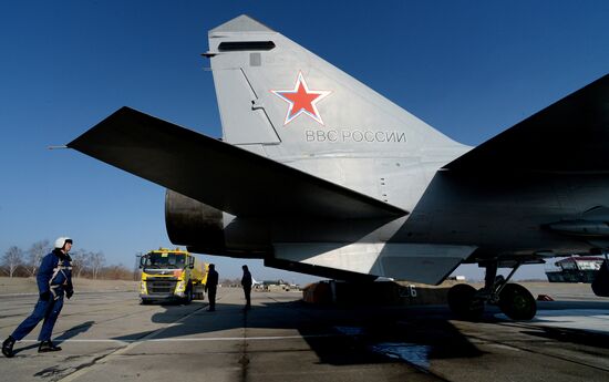 Авиаполк в Приморье получил три модернизированных самолета МиГ-31 БМ