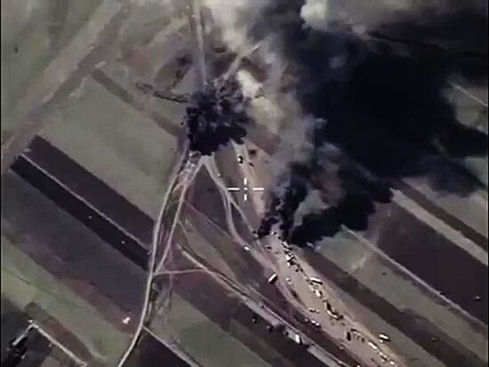 Уничтожение на территории Сирии объектов по добыче и переработке нефти террористов ИГ (ДАИШ)