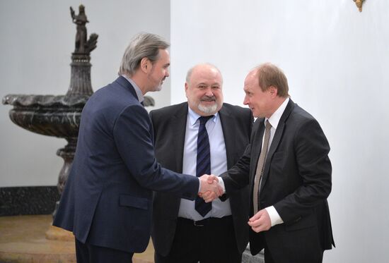 Президент РФ В. Путин провел заседание Совета по культуре и искусству при президенте РФ