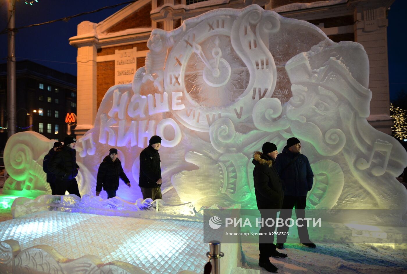 Подготовка к Новому году в Новосибирске