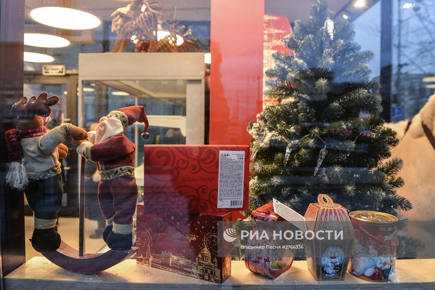 На Триумфальной площади открылся фирменный магазин торта "Москва"