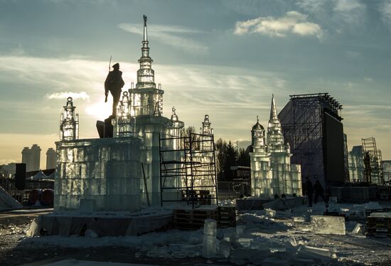 Подготовка к открытию фестиваля "Ледовая Москва. В кругу семьи" в парке Победы