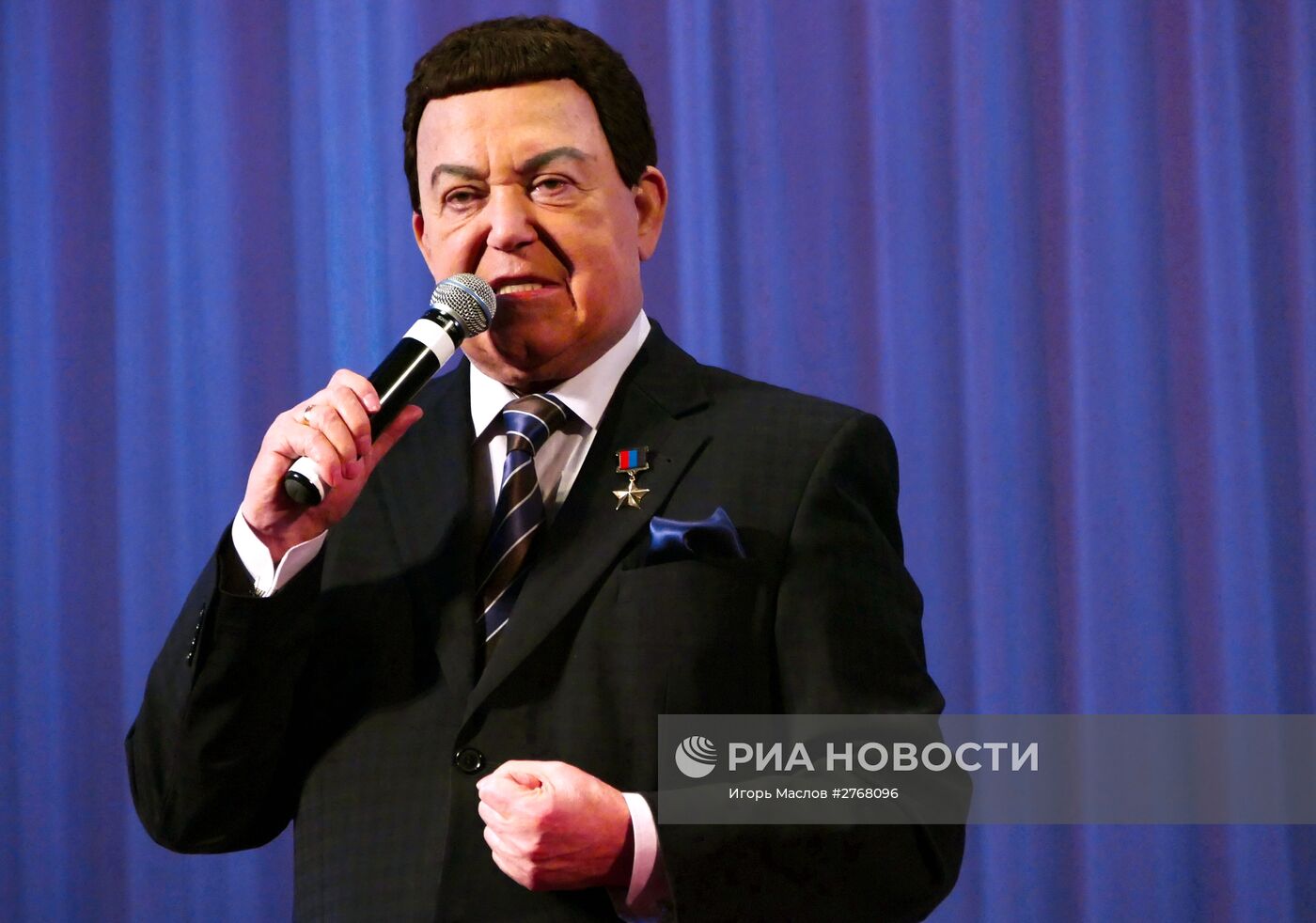 И. Кобзон выступил с новогодним концертом в Донецке