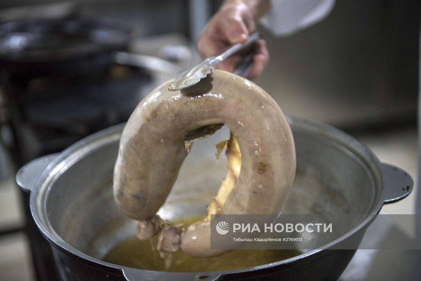 Приготовления киргизского национального блюда Чучук