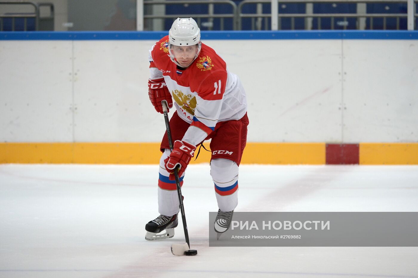 Президент РФ В.Путин провел тренировку по хоккею в Сочи