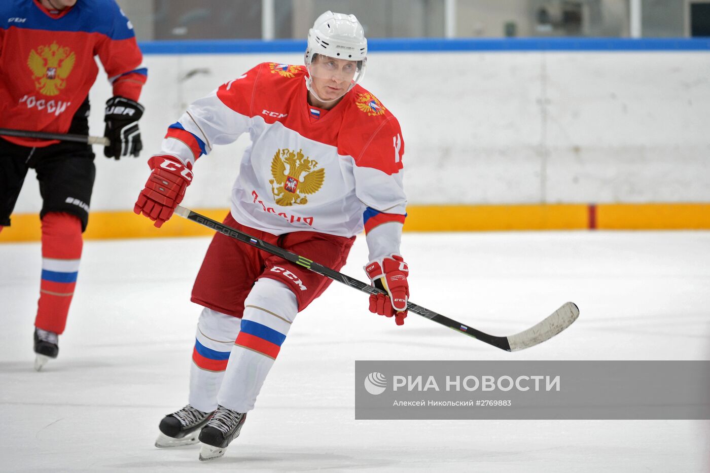 Президент РФ В.Путин провел тренировку по хоккею в Сочи