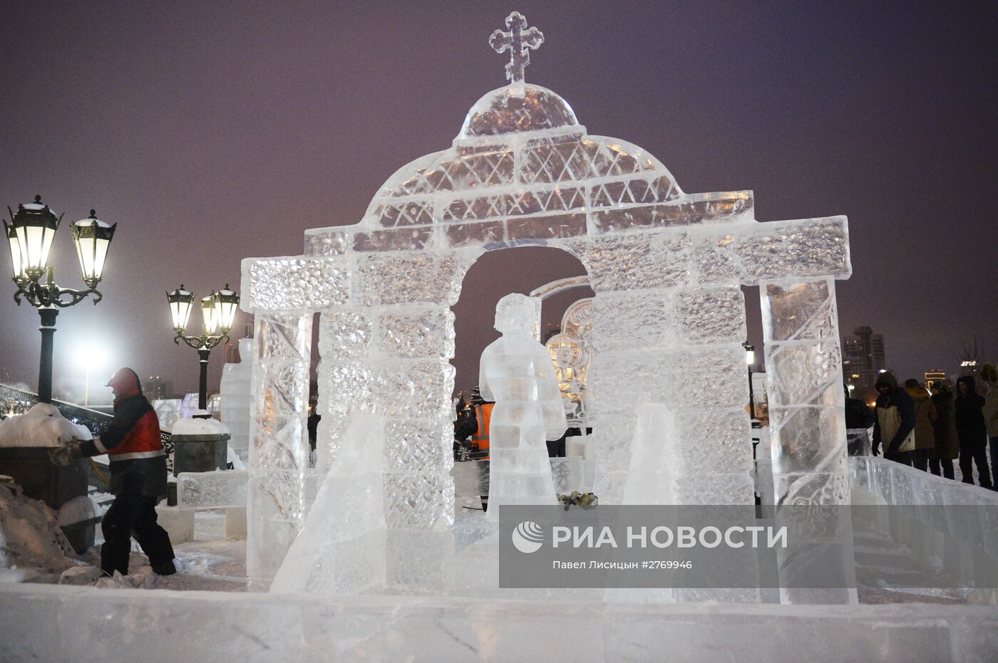 Рождественский фестиваль ледовой скульптуры "Вифлеемская звезда" в Екатеринбурге