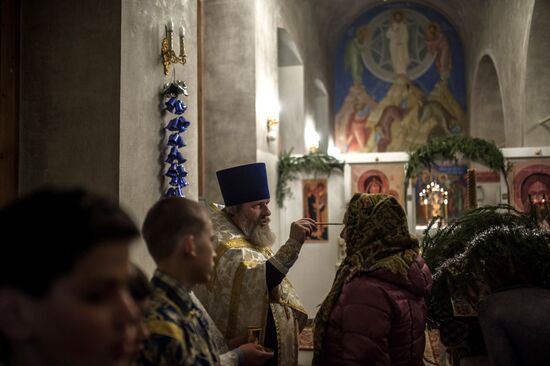 Рождественская служба в Храме Владимирской иконы Божьей Матери в селе Давыдово