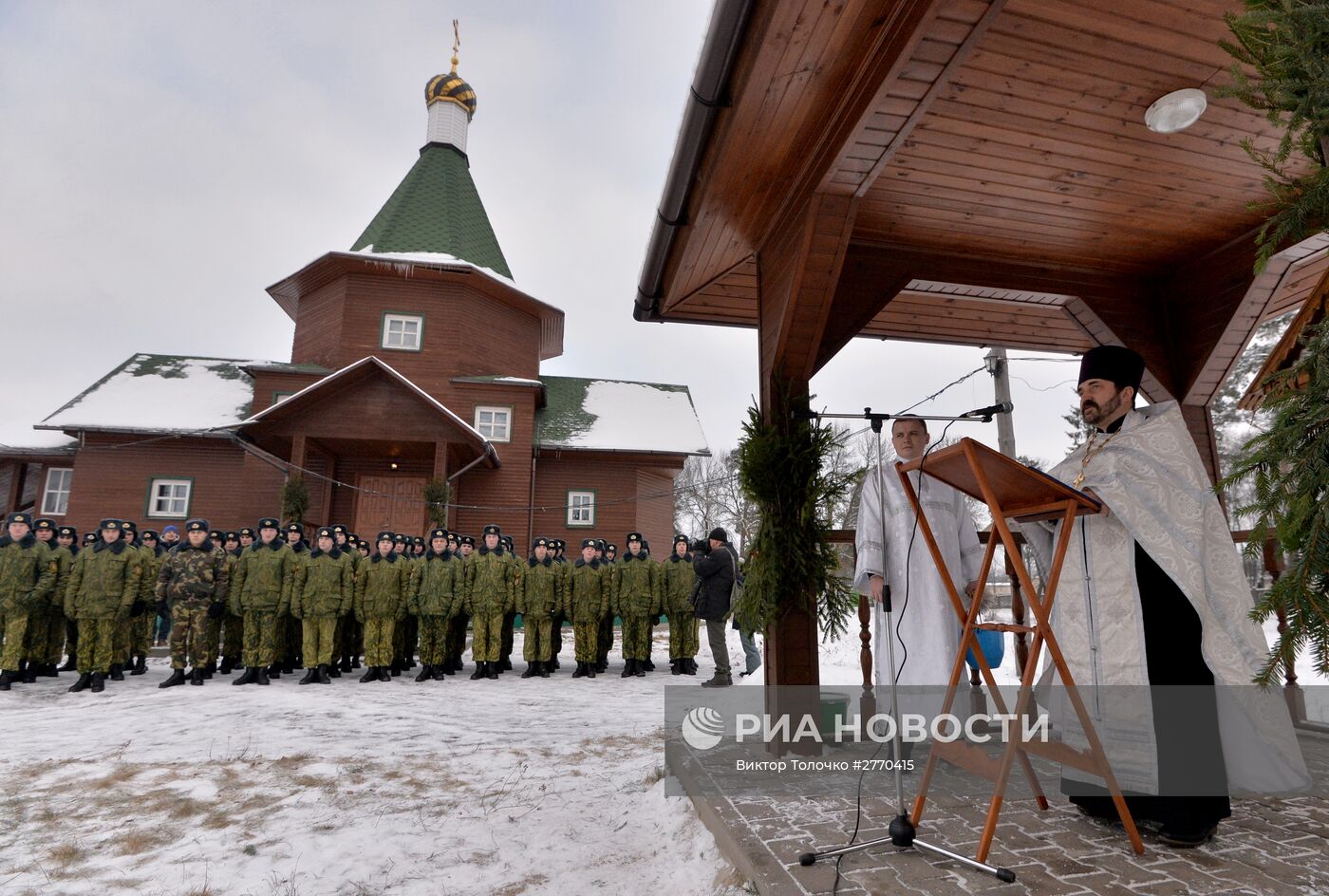 Военнослужащие внутренних войск Белоруссии празднуют Рождество Христово