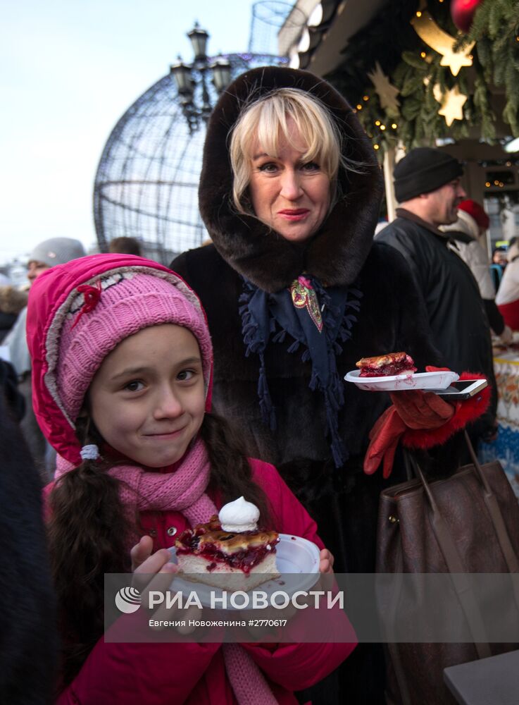 Пирог весом более 100 кг испекли в честь Рождества