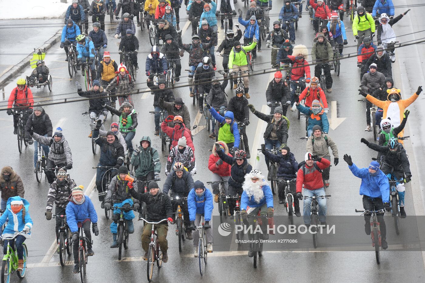 Первый зимний велопарад в Москве