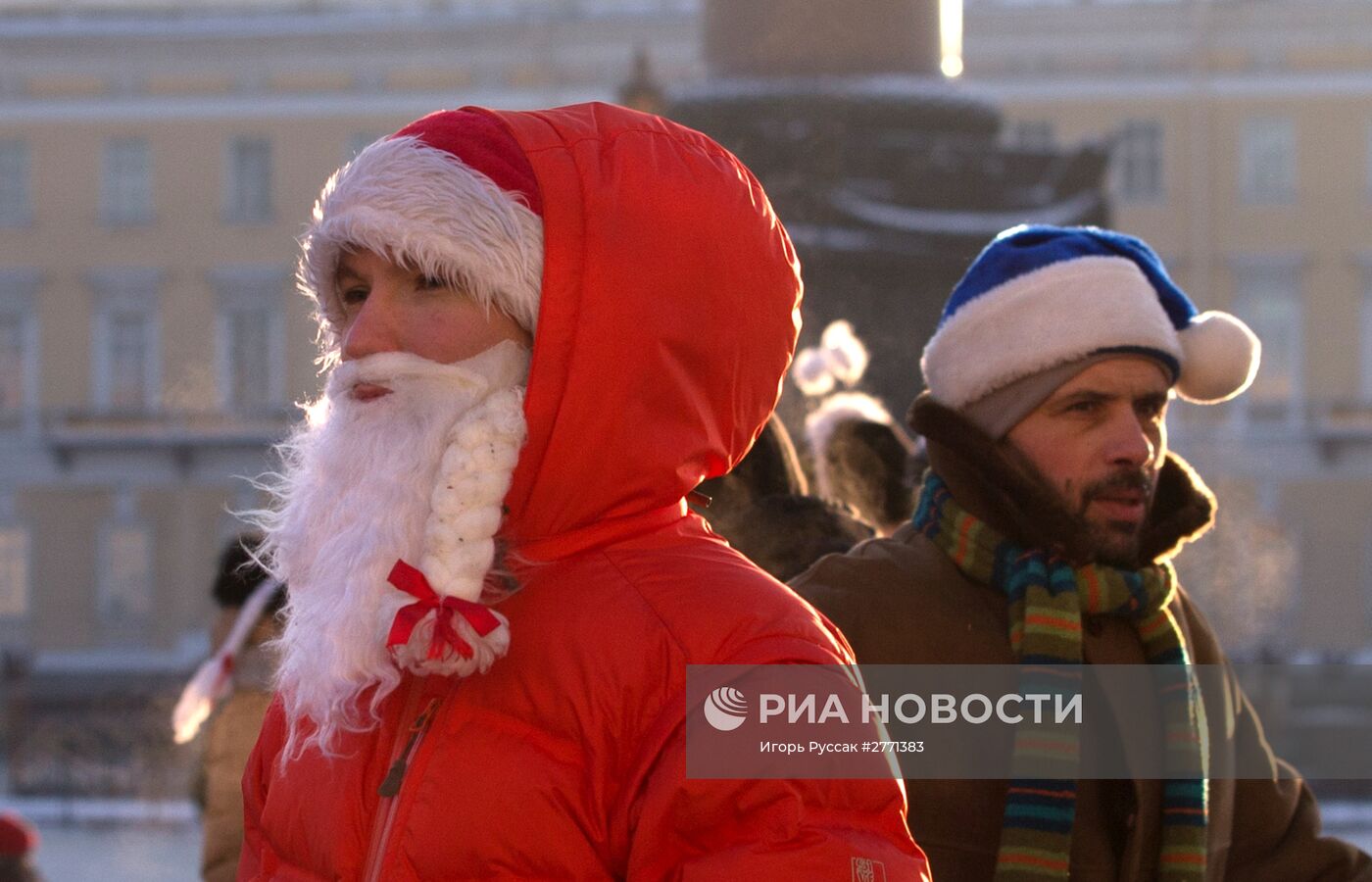 Ежегодный петербургский велопарад Дедов Морозов и Снегурочек