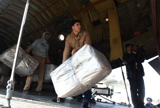 Самолет МЧС РФ доставил в Таджикистан гуманитарную помощь
