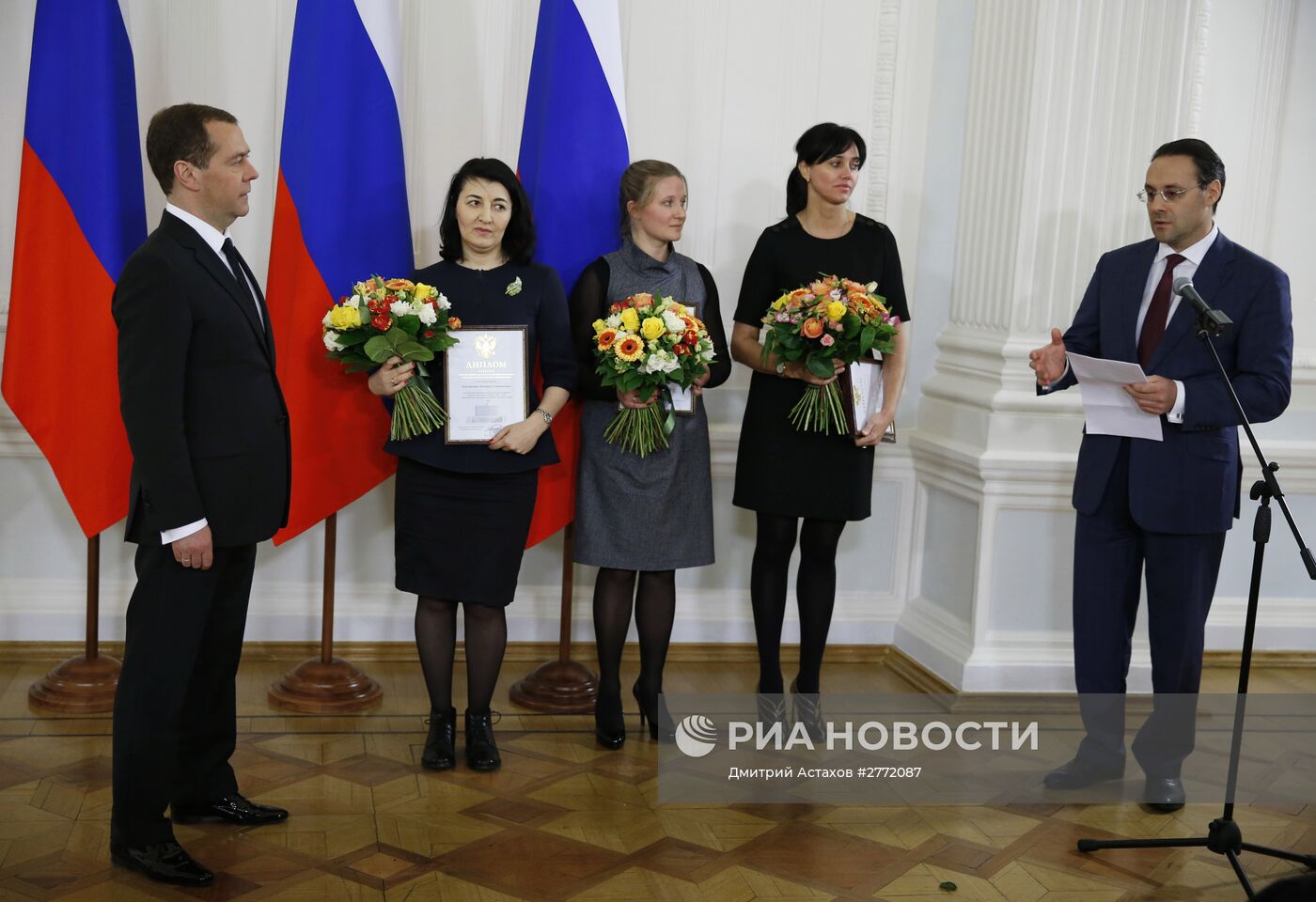 Премьер-министр РФ Д. Медведев вручил премии правительства РФ в области СМИ