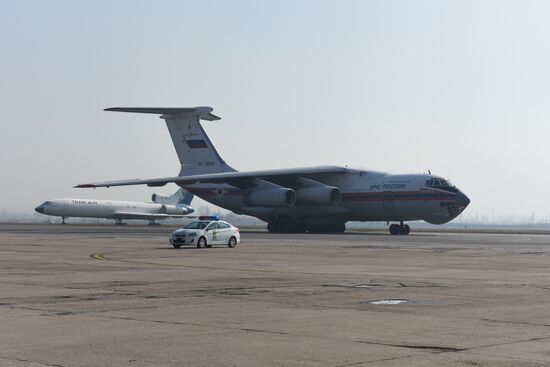 Самолет МЧС РФ доставил в Таджикистан гуманитарную помощь