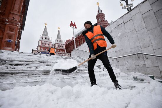 Уборка снега в Москве