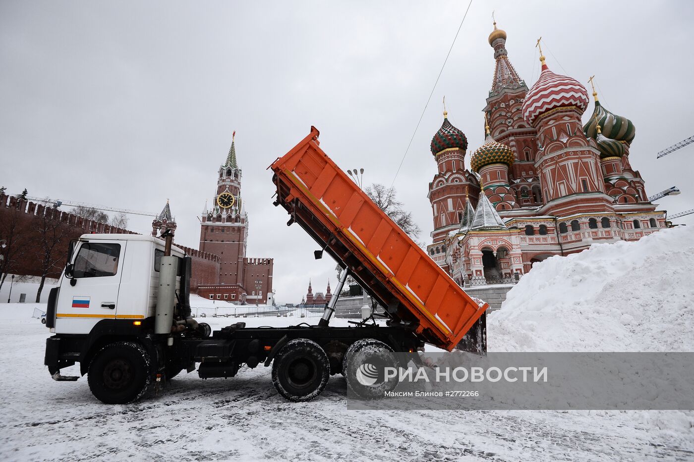 Уборка снега в Москве