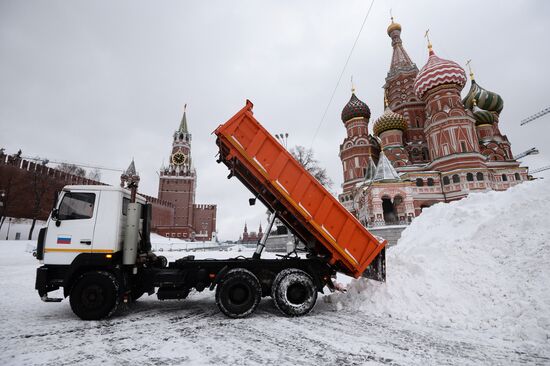 Уборка снега в Москве