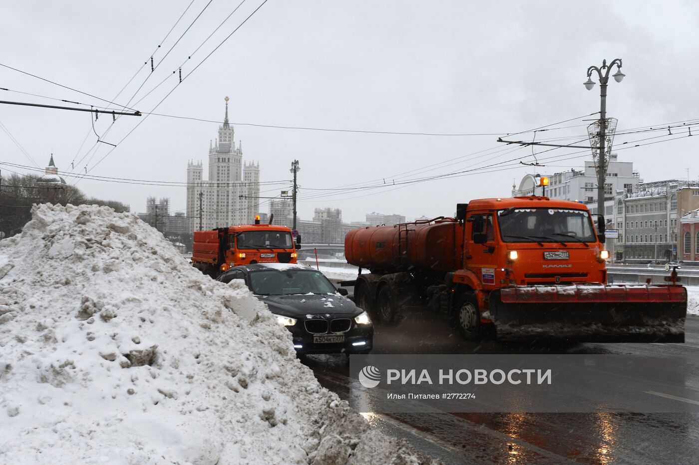 Уборка снега в Москве