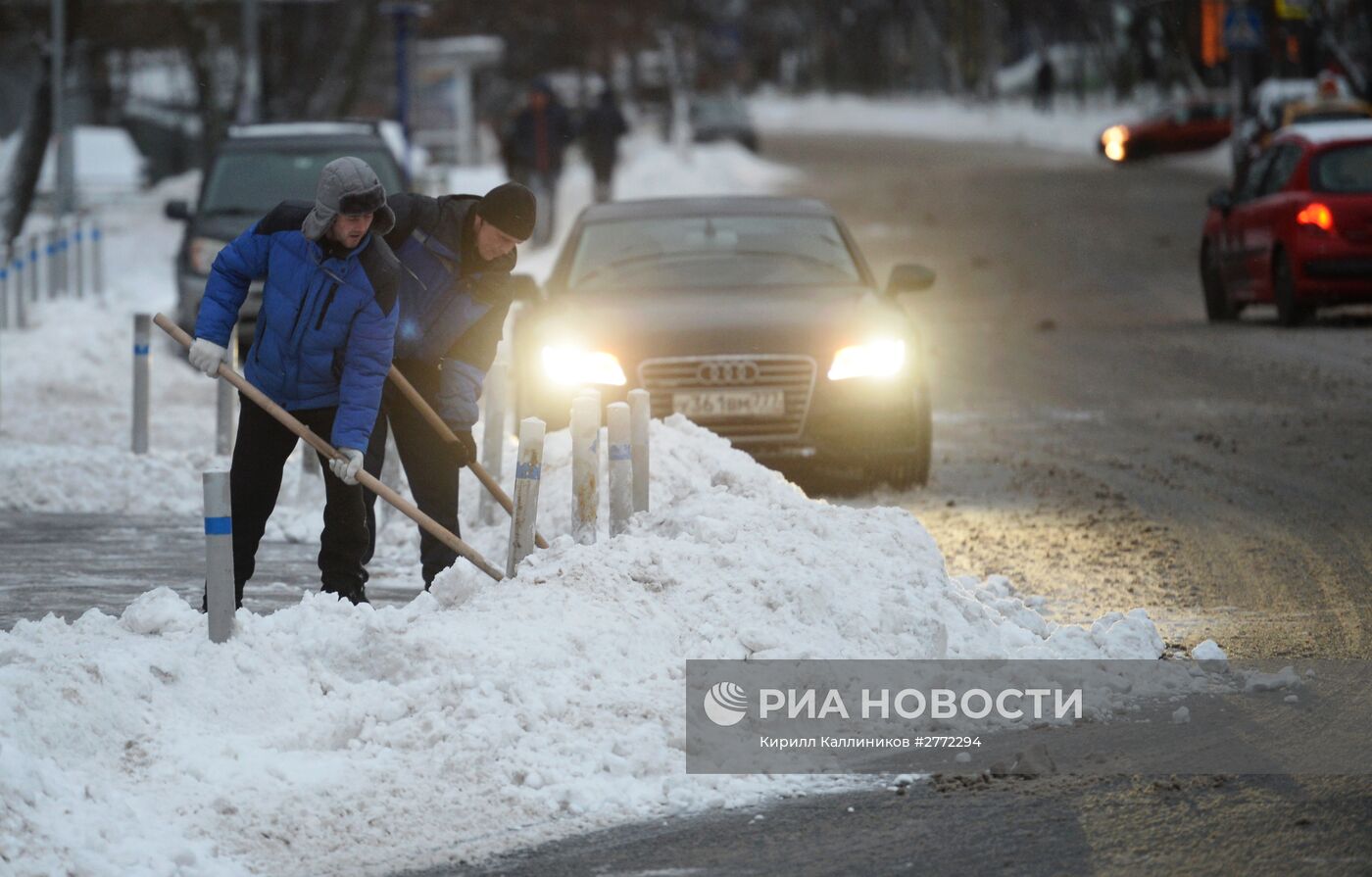 Уборка снега в Москве