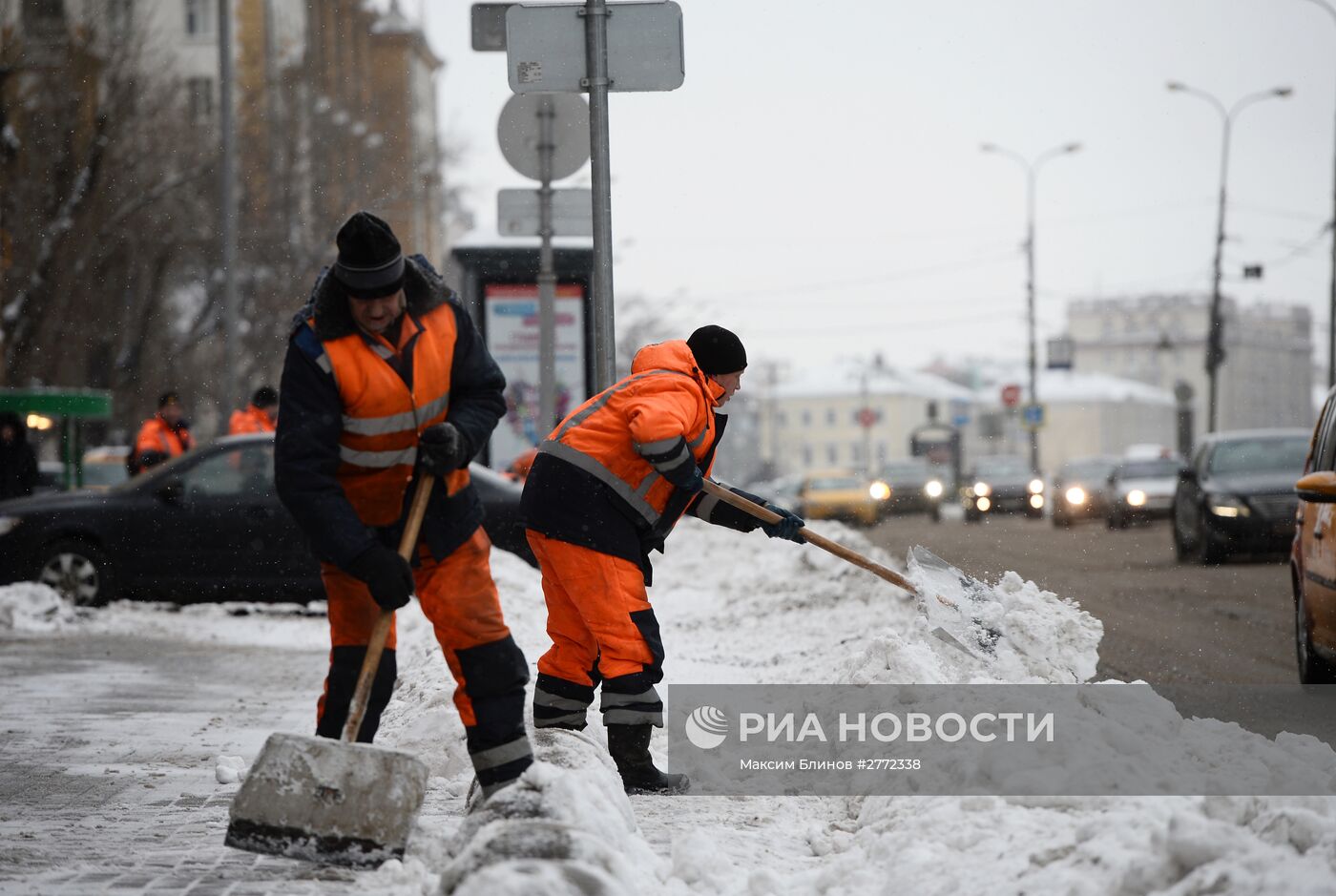 Уборка снега в Москве