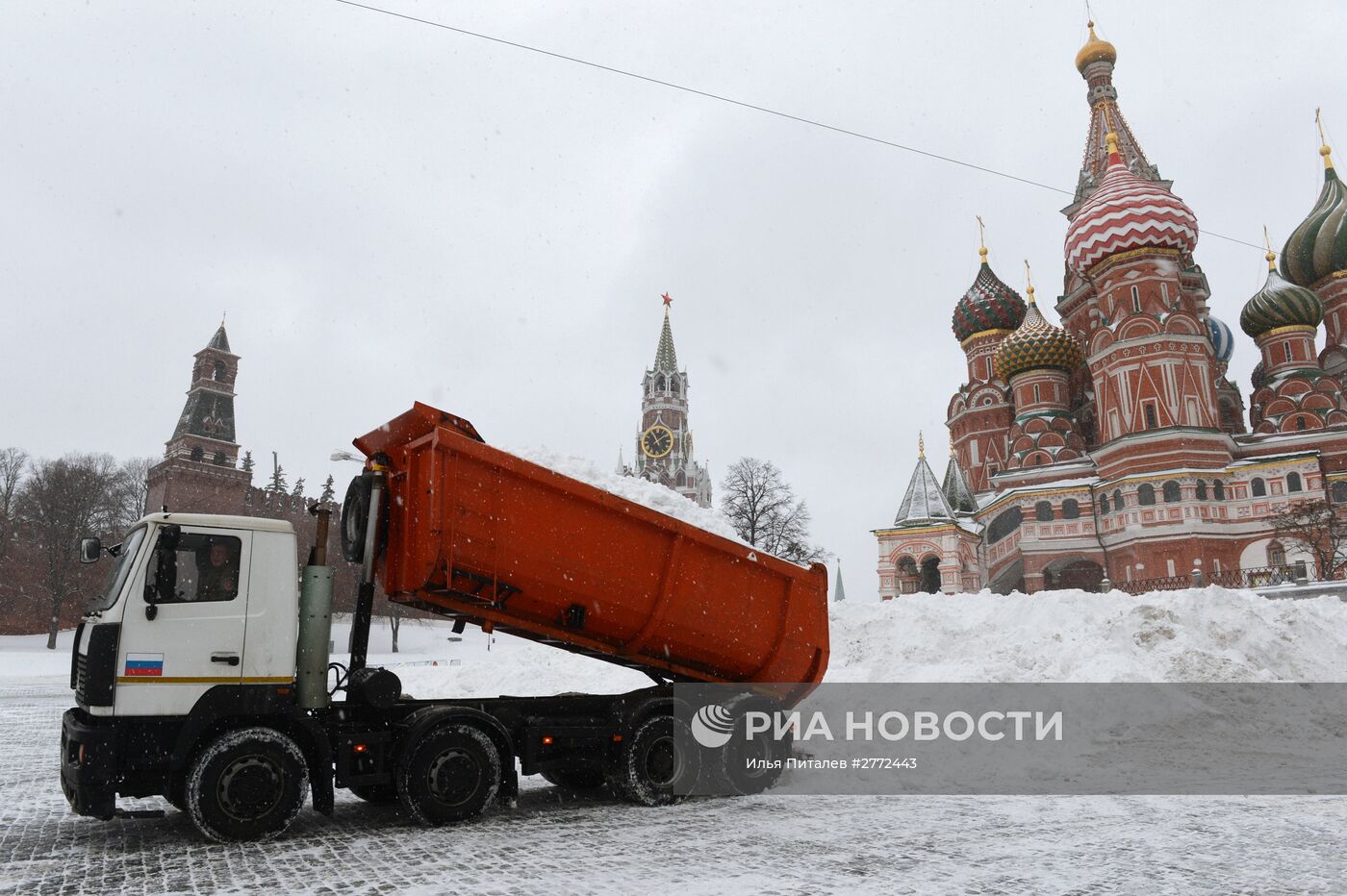 Уборка снега в Москве